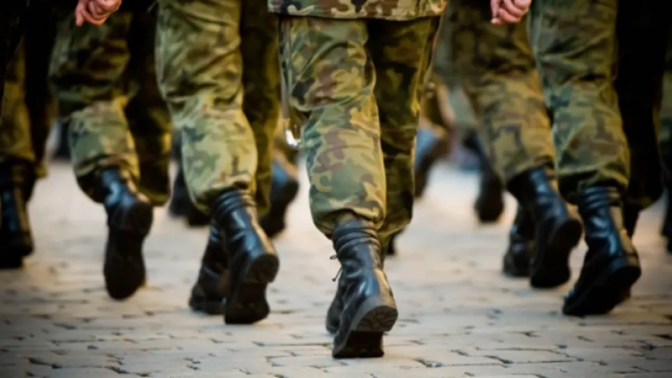 Amendamentul prin care se acordă un ajutor unic pentru pensionarii militari a trecut cu votul PSD și AUR