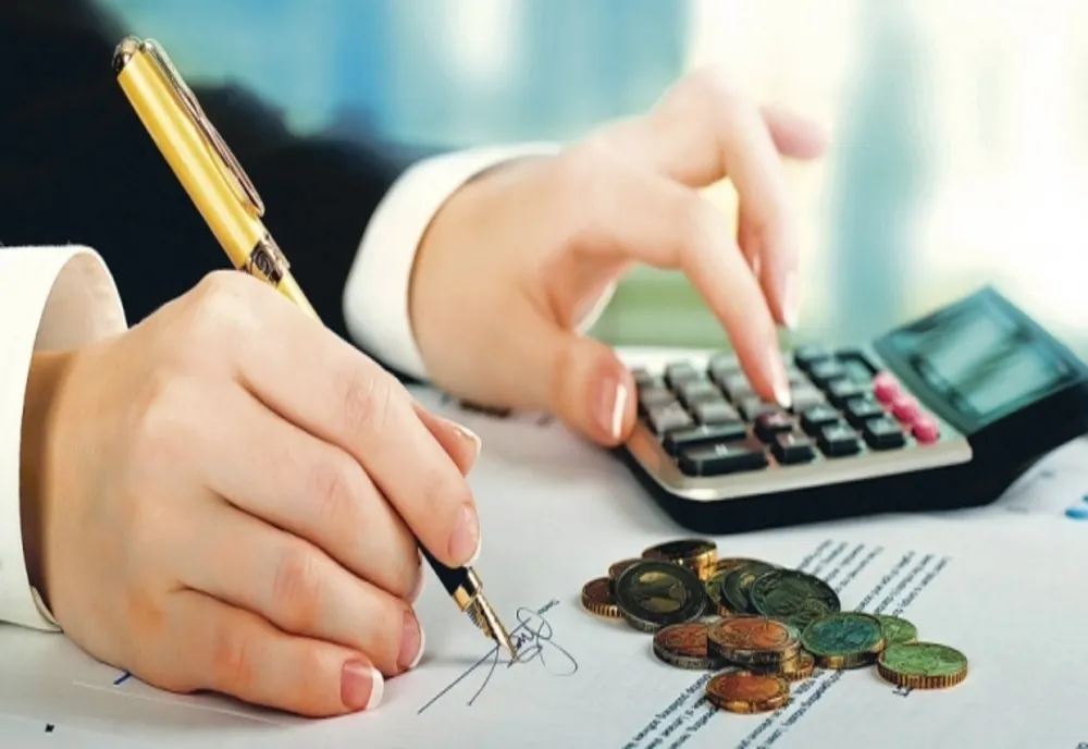 O nouă lovitură pentru români: taxele pentru mașină și casă se majorează din nou