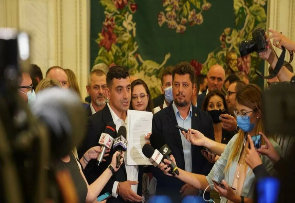 George Simion: ”Se întâmplă lucruri grave. La forumul de la Davos România negociază un acord bilateral cu Ucraina cu privire la garanţii de securitate"