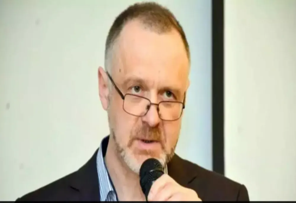 Senatorul AUR Sorin Lavric îi cere demisia ministrului Educaţiei, Ligia Deca, după Evaluarea Naţională: “România Educată” a fost doar o simplă butaforie