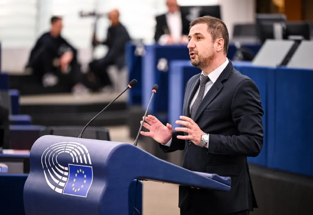 ADRIAN AXINIA (ECR/AUR): ”REPUBLICA MOLDOVA SĂ VINĂ MAI APROAPE DE ROMÂNIA ȘI, IMPLICIT, DE EUROPA”