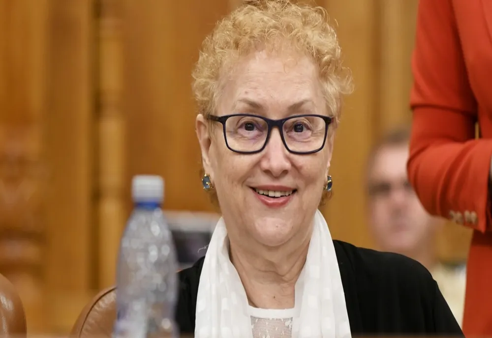 AUR: ”SĂ O TREZEASCĂ CINEVA PE DOAMNA WEBER! MITUL APĂRĂTOAREI DEMOCRAȚIEI S-A SPART ÎN MII DE CIOBURI!”
