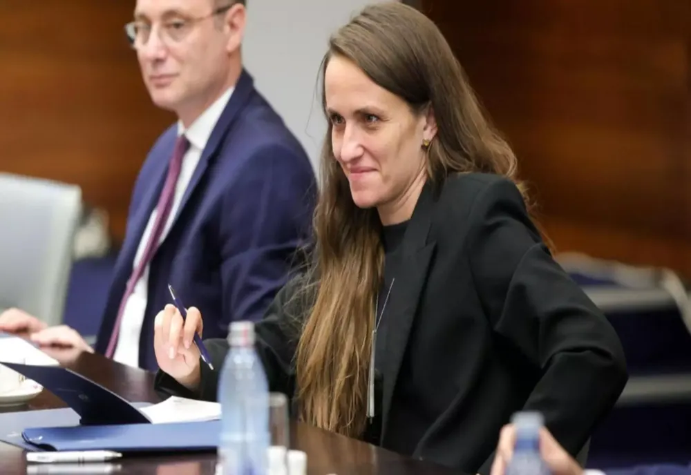 AUR CERE DEMISIA OANEI ȚOIU DE LA ȘEFIA MAE: NE FACE PRAF RELAȚIILE INTERNAȚIONALE