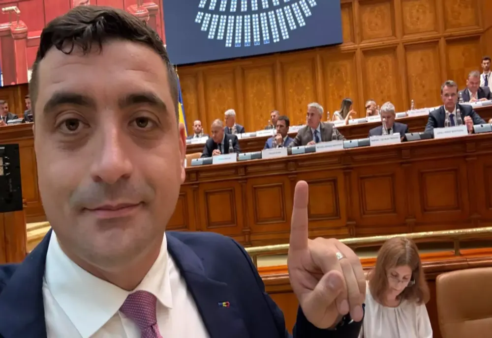 GEORGE SIMION PREZINTĂ ÎN PARLAMENT RAPORTUL AUR DESPRE ALEGERI ȘI A CERUT DESFIINȚAREA CCR. DOCUMENTUL AR PUTEA GENERA SUSPENDAREA PREȘEDINTELUI