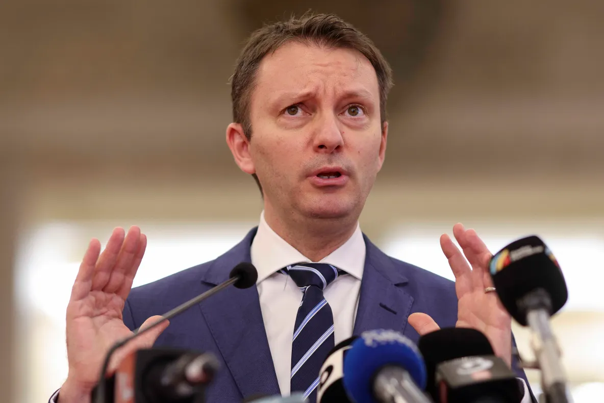 Guvernul Mureșan, la un pas de votul decisiv. De unde vin cele 30 de voturi în plus