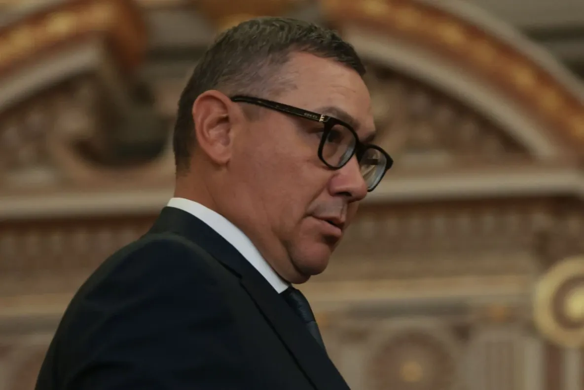 Scandal după zborul spre Mykonos. Florin Manole confirmă, Victor Ponta susține că nu a fost în Grecia