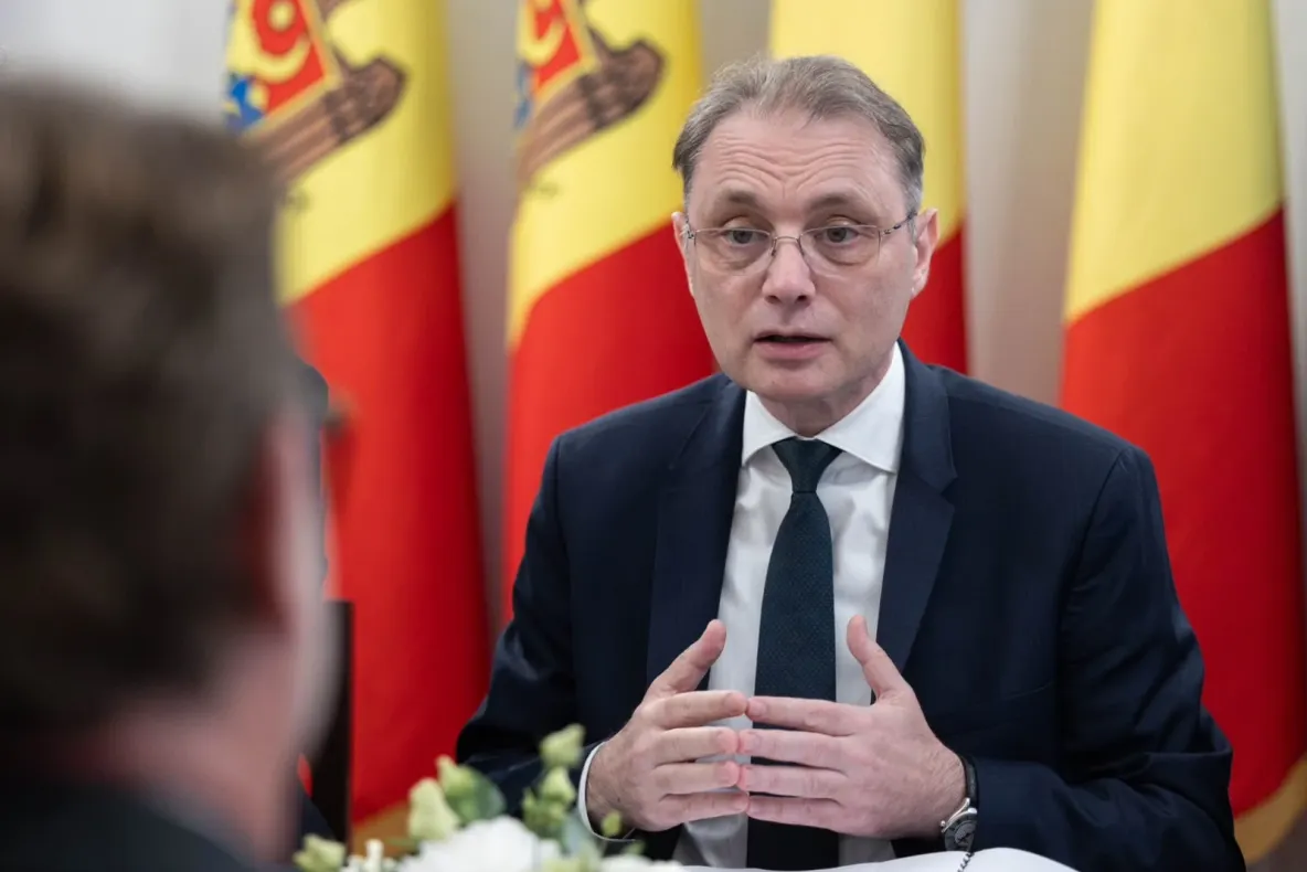 Premierul Luca Niculescu, chemat la „Ora prim-ministrului” pe 2 noiembrie. AUR îi cere să prezinte execuția bugetară, datoriile și plățile restante