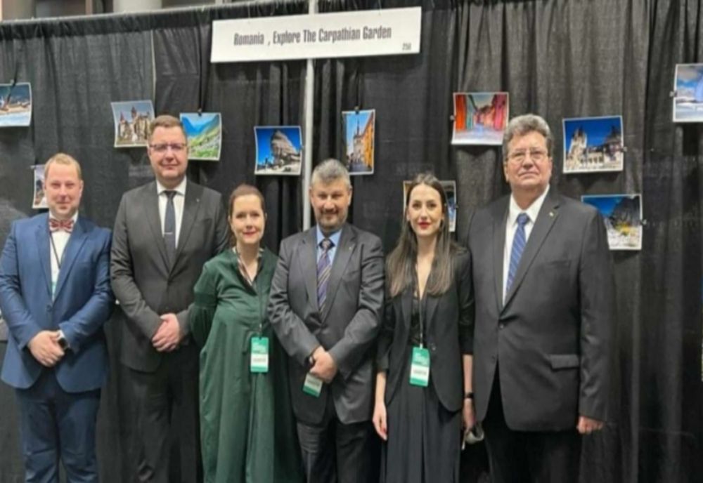 Standul României, la Târgul de turism de la New York: mii de dolari pentru fotografii A4, lipite pe pânză. Reacția Ministerului Turismului