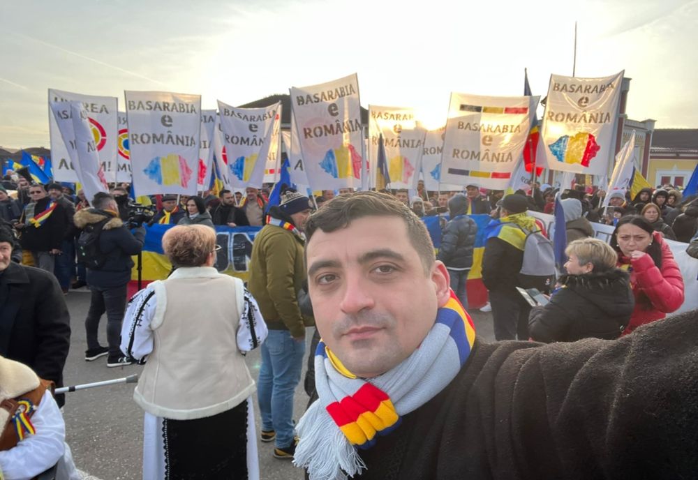 George Simion, in fata sediului PSD: ”Românii îl vor demis pe Iohannis și ce a făcut Iohannis? A pus PSD și PNL împreună la guvernare”