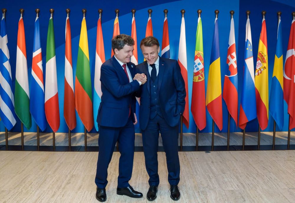 NICUȘOR DAN, ÎNTÂLNIRE RELAXATĂ CU PREȘEDINTELE FRANȚEI, EMMANUEL MACRON