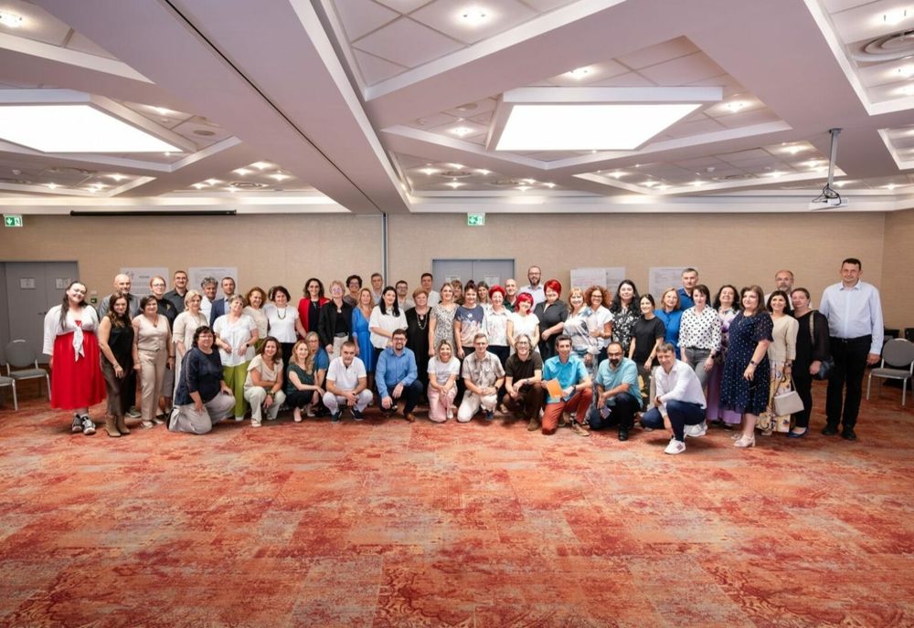 DIRECTORII DE ȘCOLI SE REVOLTĂ. ACEȘTIA CER CONCURSURI URGENTE ȘI SALARII CA PENTRU O MESERIE REALĂ, NU FUNCȚII POLITICE