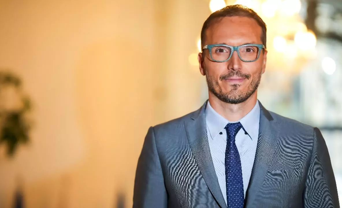 România sub blestemul impostorilor: ”Afacerea zăpezii” sau cum se topesc taxele noastre sub nămeți