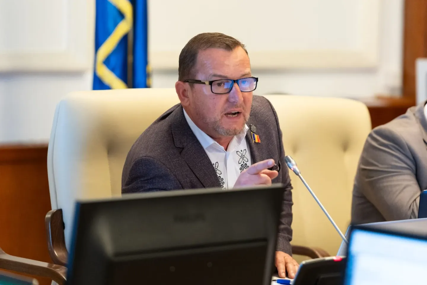 Călin Matieș (deputat AUR): „Opt milioane de români riscă să nu mai poată folosi lemne pentru încălzire. Asta pregătește coaliția PSD-PNL-USR-UDMR”