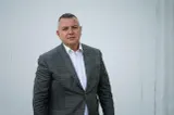 Eduard Koler (deputat AUR): „Domnule Virgil Popescu, partidul AUR nu s-a opus doborârii dronelor ostile, ci unei legi care scoate România din lanțul decizional privind apărarea propriului spațiu aerian”