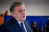 Crin Antonescu respinge teoria implicării SUA în căderea guvernului Bolojan: „Este o făcătură”