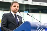 Adrian Axinia (europarlamentar AUR/ECR): „Guvernul Bolojan a creat o structură paralelă pentru gestionarea marilor proiecte de infrastructură și a transformat investițiile publice într-o nouă sursă de sinecuri și control politic”