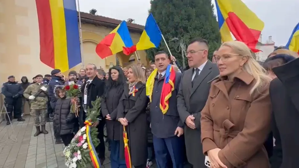 George Simion a cumpărat felicitări de 8 Martie de la un bătrân în târg: Mesajul dur pentru politicieni: „Românii își vând amintirile din casă ca să trăiască!” - VIDEO