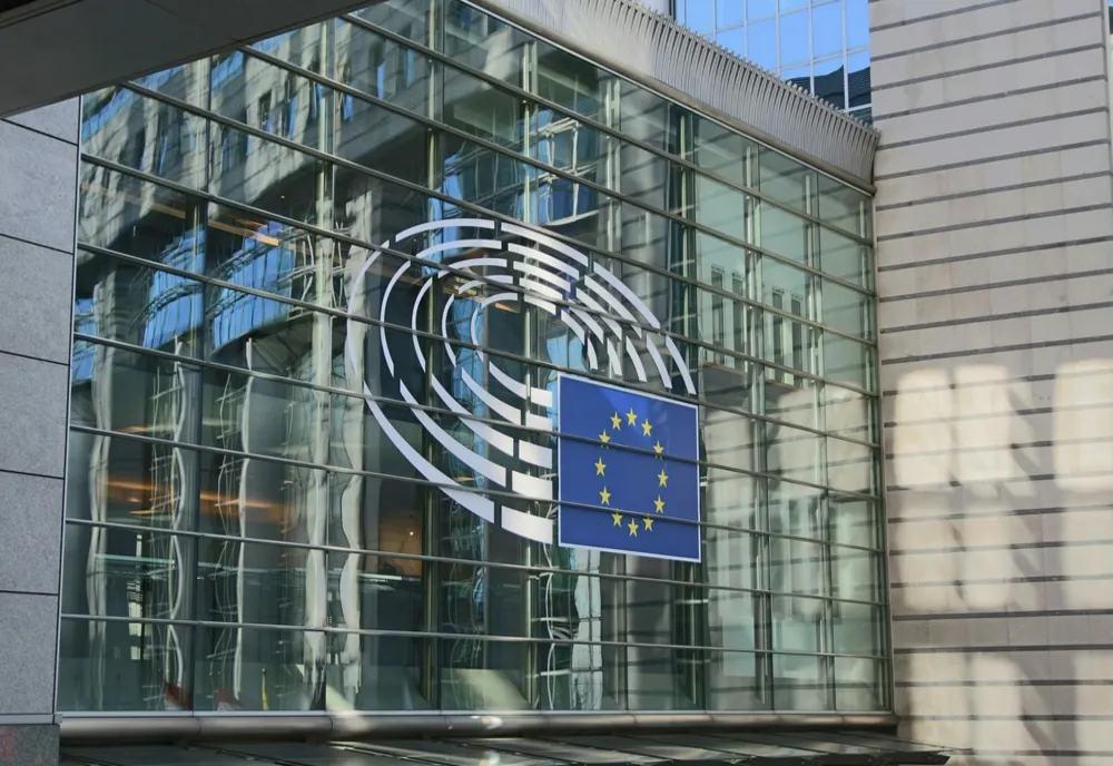 Pe cine vrea USR să trimită în Parlamentul European?