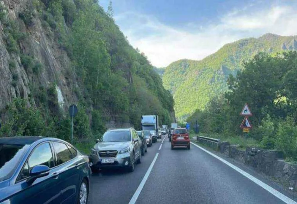 AUR: În loc să găsească soluții, Sorin Grindeanu și Marcel Ciolacu aleg să închidă România!