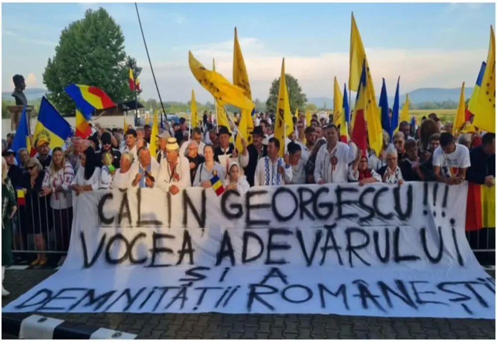 LIDERUL SUVERANIȘTILOR, ALĂTURI DE PATRIOȚII ADUNAȚI LA ȚEBLEA. MOBILIZARE MASIVĂ PENTRU SUSȚINEREA LUI CĂLIN GEORGESCU