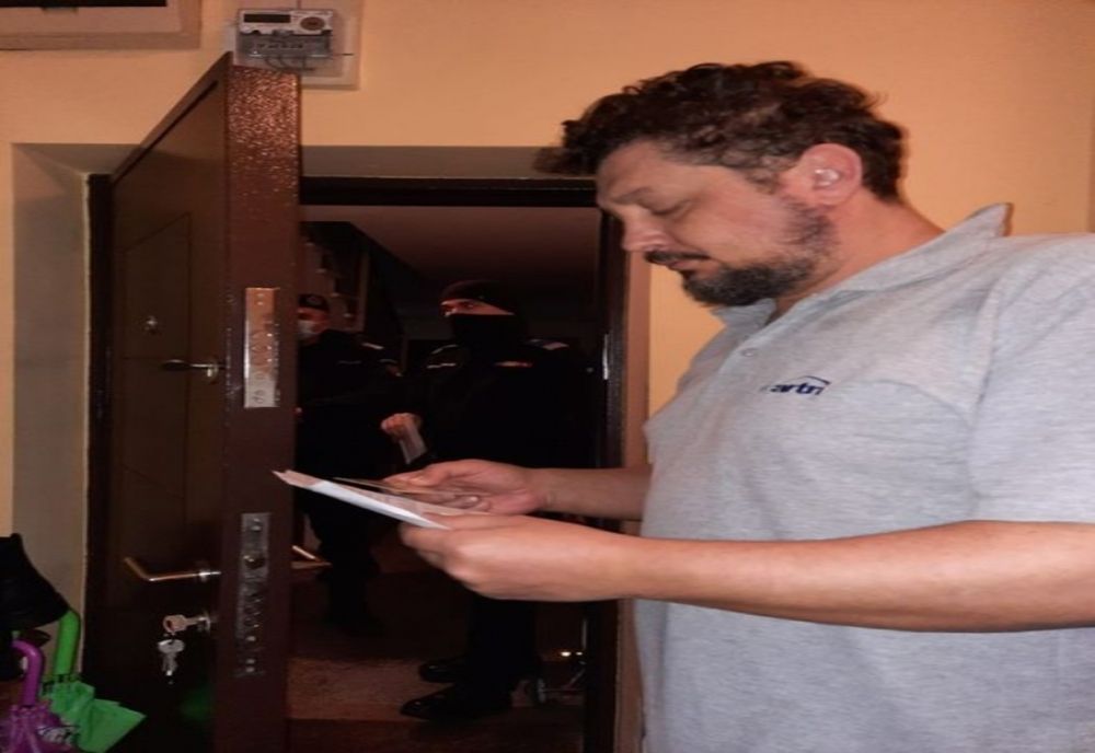 Liderul AUR: "Operațiune de intimidare, la prima oră a dimineții. Trei jandarmi erau cît pe ce să spargă ușa apartamentului meu cu pumnii”