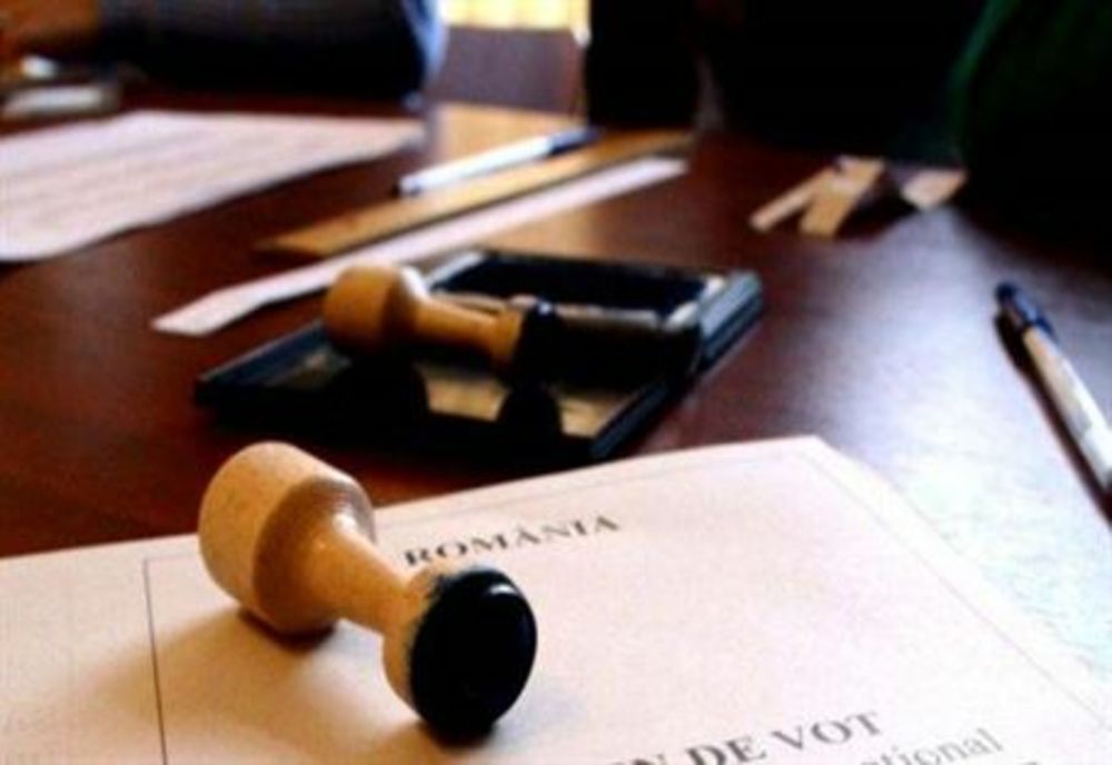 SONDAJUL CARE DĂ FIORI SISTEMULUI: SUVERANIȘTII CÂȘTIGĂ DETAȘAT LUPTA PENTRU COTROCENI. REZIȘTII, ÎN CĂDERE LIBERĂ