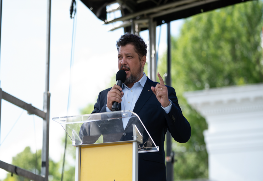 Claudiu Târziu: Este ceva de noaptea minții... un ONG transmite reguli de bună conduită AEP cu privire la persoanele transgender