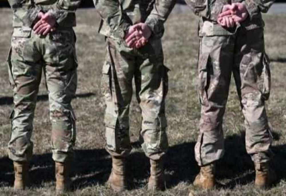 SONDAJ: ROMÂNII CRED CĂ ȚARA NU AR REZISTA 48 DE ORE LA UN ATAC ȘI RESPING STAGIUL MILITAR OBLIGATORIU