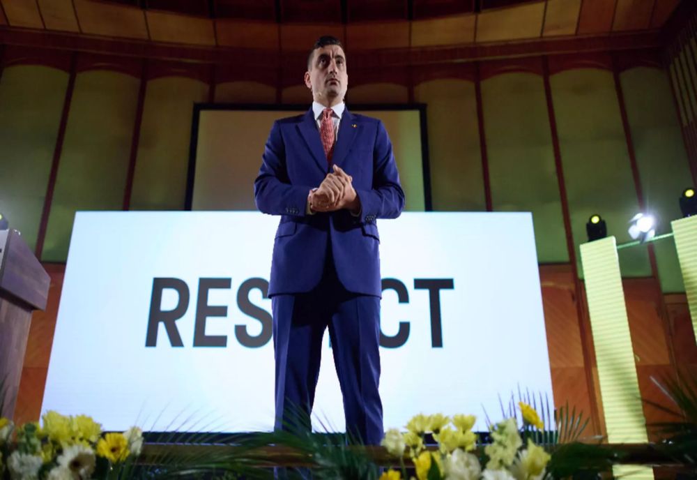 GEORGE SIMION: TREBUIE SĂ ADUCEM ÎNAPOI ȘCOLILE PROFESIONALE; MESERIA ESTE BRĂȚARĂ DE AUR