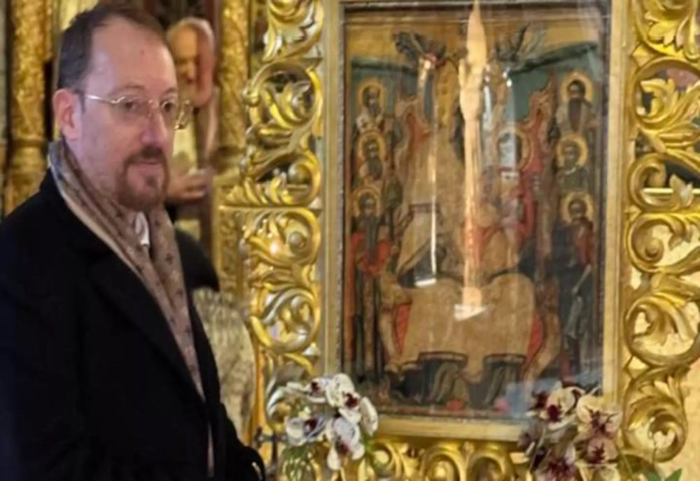 Senatorul care a inițiat moțiunea de cenzură s-a rugat în biserică pentru căderea lui Ilie Bolojan