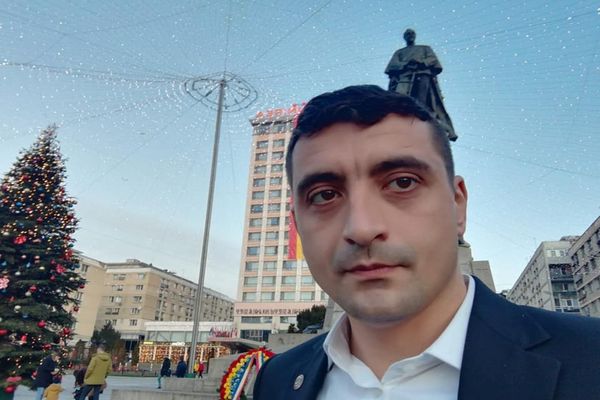 „Sistemul mafiot ne omoară cu zile” - Protest de amploare al AUR în fața Ministerului Sănătății