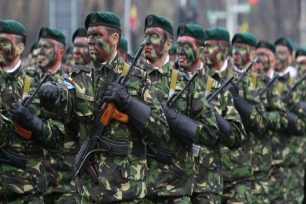 Romania a devenit model de urmat in NATO si pe criza: Apărarea primeşte 2% din PIB