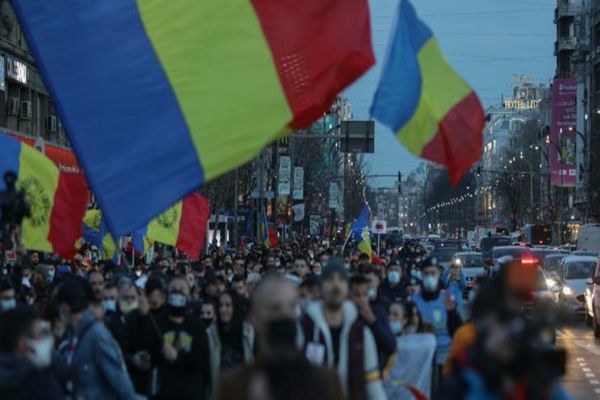Un nou protest AUR în fata Ministerului Sanatatii. Simion: "Cerem de două luni şi jumătate, de la 'Matei Balş' încoace, demisia lui Vlad Voiculescu”