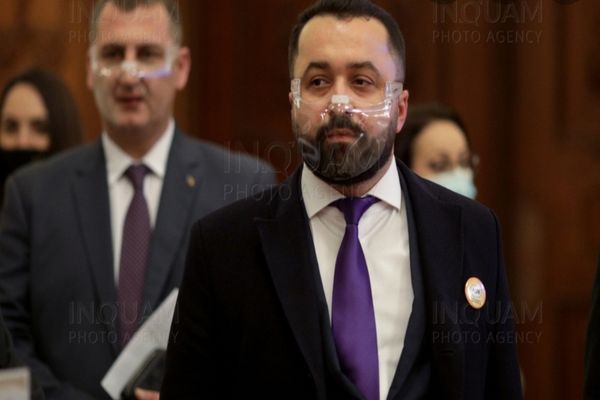 Ciprian Ciubuc (deputat AUR): Vlad Voiculescu a fost demis de români!!! Felicitări și Multumesc tuturor românilor care au ieșit în stradă! 