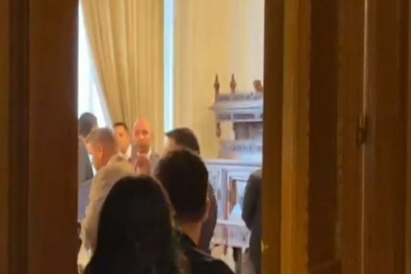 Petrecere de ziua lui Orban cu zeci de invitați fără mască