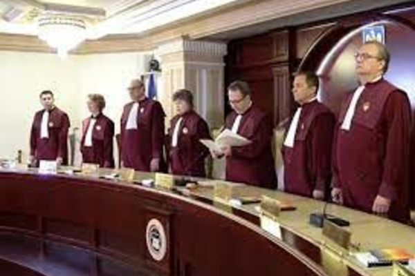 CCR :Titlul de doctor, retras doar dacă nu a intrat în circuitul civil și nu a produs efecte juridice