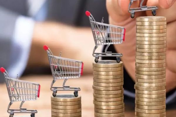 Cum așteaptă românii CRIZA: Nu mai cumpără alimente și haine - Cea mai mare FRICĂ pentru 50% este inflația | SONDAJ