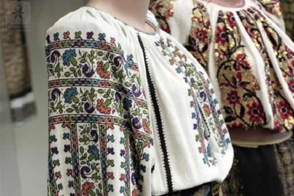 O excepțională veste de Ziua Națională a României. Cămașa cu altiță a fost inclusă în Patrimoniul UNESCO