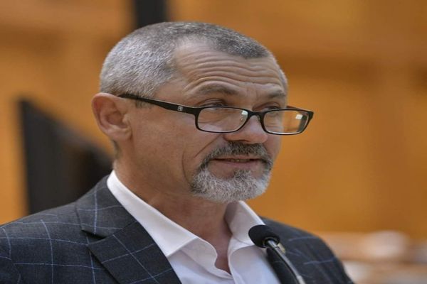 Soția deputatului AUR a anunțat că divorțează după ce a fost agresată de acesta și a plecat la mama ei, la Brăila