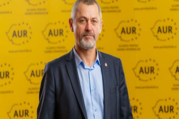 Deputatul AUR care și-a bătut soția își recunoaște faptele, însă dă vina pe gelozia acesteia. Mesajul în care își explica comportamentul, șters de pe Facebook