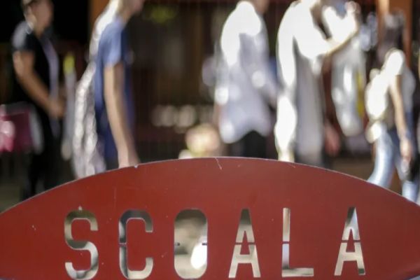 CRIN ANTONESCU A AVUT BLOCAT POSTUL DE PROFESOR TITULAR DE ISTORIE TIMP DE 24 DE ANI, LA UNUL DINTRE CELE MAI BUNE LICEE DIN TULCEA