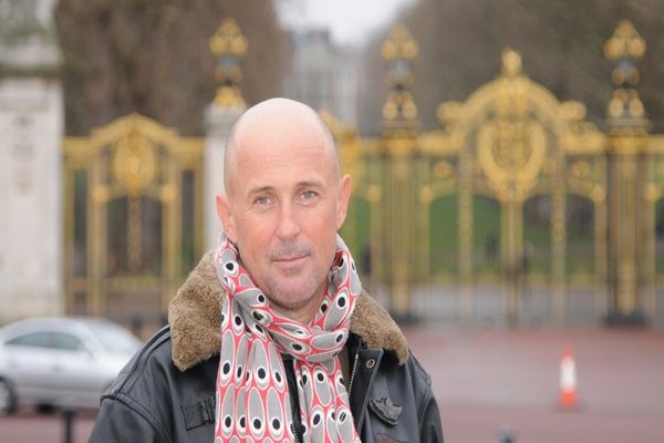 Mugur Mihăescu: Nu cer demisia lui Aurescu, cer demisia unui sistem! Să ne unim într-o singură mișcare suverană, românii să vină la vot!