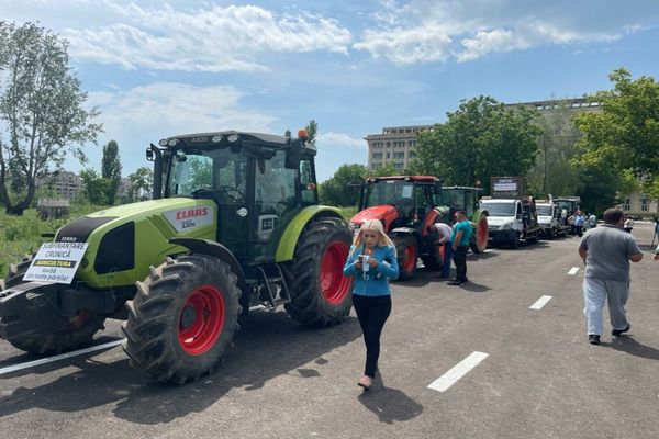 Fermierii români participă la protestul masiv de la Bruxelles, împotriva acordului UE-Mercosur. Sediul Parlamentului European, izolat cu baraje ale forțelor de ordine - VIDEO