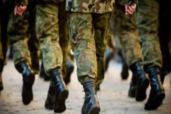 Criză de cadre în Armată, tinerii fug de militărie, iar angajații demisionează