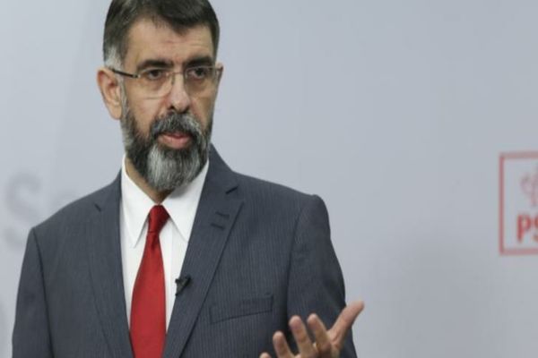 Robert Cazanciuc propune modificarea Constituției, după votul împotriva lui Buzoianu: Premierul să fie obligat să revoce un ministru după două moțiuni simple adoptate