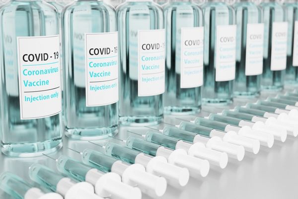 Compania Pfizer a dat în judecată România pentru vaccinurile refuzate. Țara noastră ar urma să plătească daune uriașe