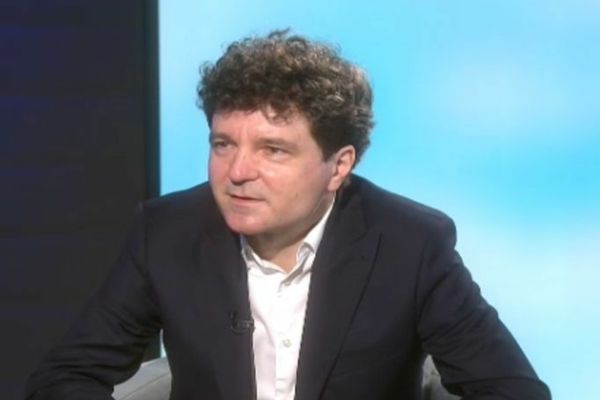 Dorin Iacob, ironic: Apa caldă încă nu a aflat că Nicușor Dan a câștigat Primăria și nu s-a prezentat
