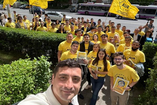 George Simion în fața românilor din Germania: ”Singurul lucru care poate destabiliza sistemul criminal din România, singura forţă de care le este frică sunteţi voi”