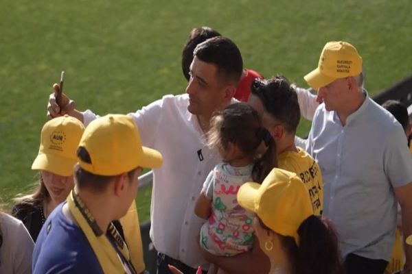 AUR a donat banii de campanie pentru o cauză nobilă. George Simion, sprijin pentru doi frați care au o boală extrem de rară