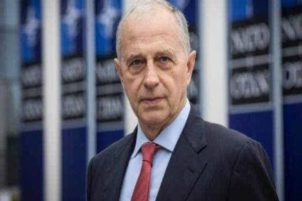 MIRCEA GEOANĂ TOCMAI I-A URAT ”DUMNEZEU SĂ-I DEA SĂNĂTATE” MAJESTĂȚII SALE REGELE MIHAI, TRECUT LA CELE SFINTE ÎN 2017